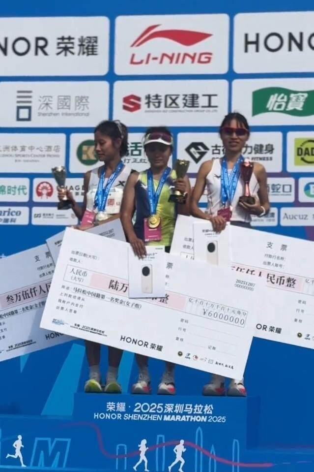 华体会官网下载-“最快女护士”张水华深圳马拉松再登领奖台，近50天5次参赛，获得超20万元奖金